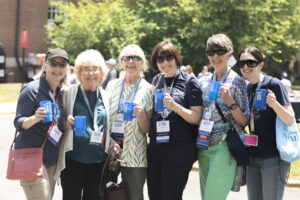 1973 alumnae, celebrating their 50th reunion, enjoy beverages in commemorative mugs at the final Grill on the Hill. Photo by Karen Pearlman Photography.