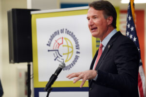 Virginia Gov. Glenn Youngkin speaks at the ATI-UMW dedication ceremony. Photo by Suzanne Carr Rossi.