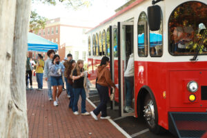 A trolley circled the route between Mary Washington’s Double Drive and the City of Fredericksburg’s Dorothy Hart Community Center, carrying students to submit their ballots. Photo by Karen Pearlman.